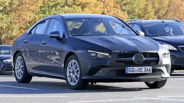 修剪草坪的小黄人 视频缩略图