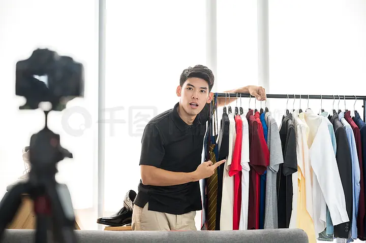 作家的洞穴 视频缩略图