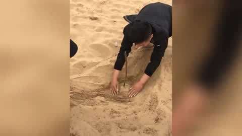 坚不可摧的男孩 视频缩略图