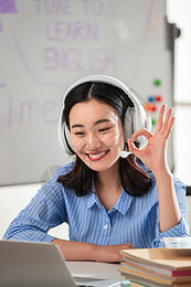 冒险男孩 视频缩略图