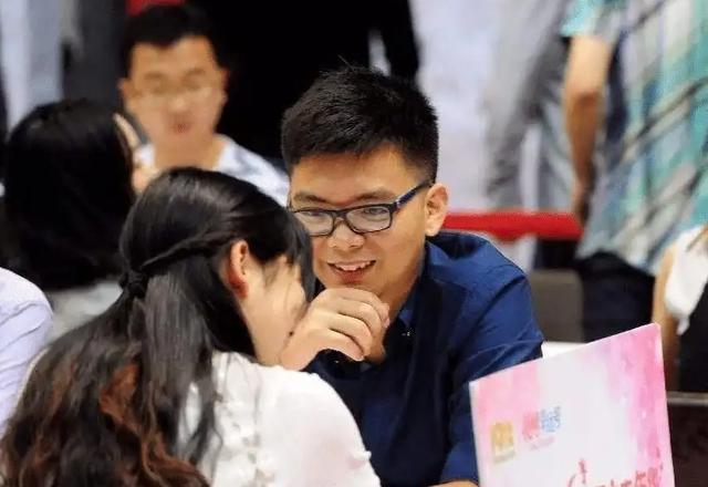 变异巨蟒 视频缩略图