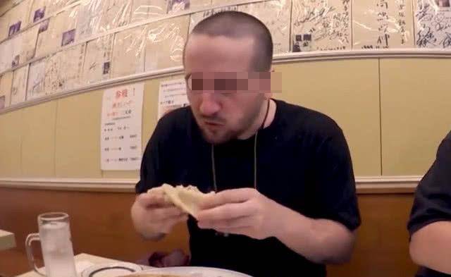 同屋聚会 视频缩略图