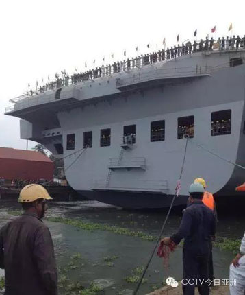 住货车的女士 视频海报