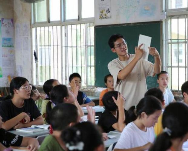 他的三个女儿 视频主图