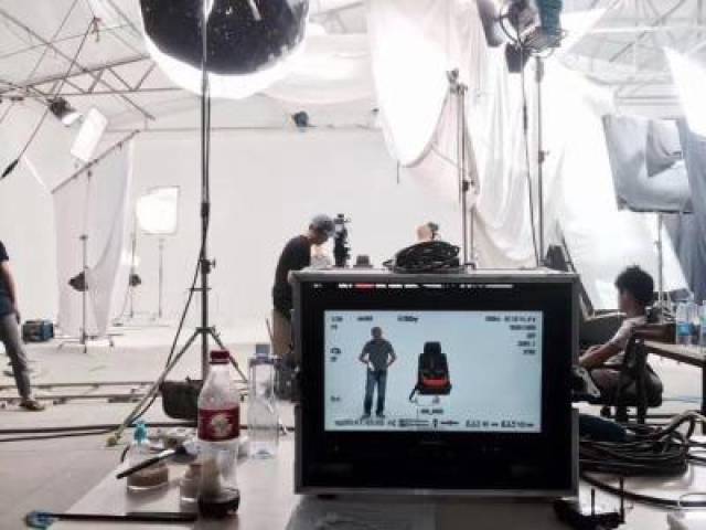 假装热情 视频缩略图