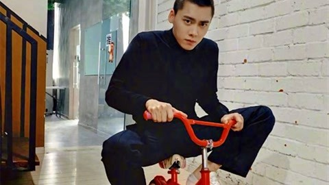 体育俱乐部 视频海报